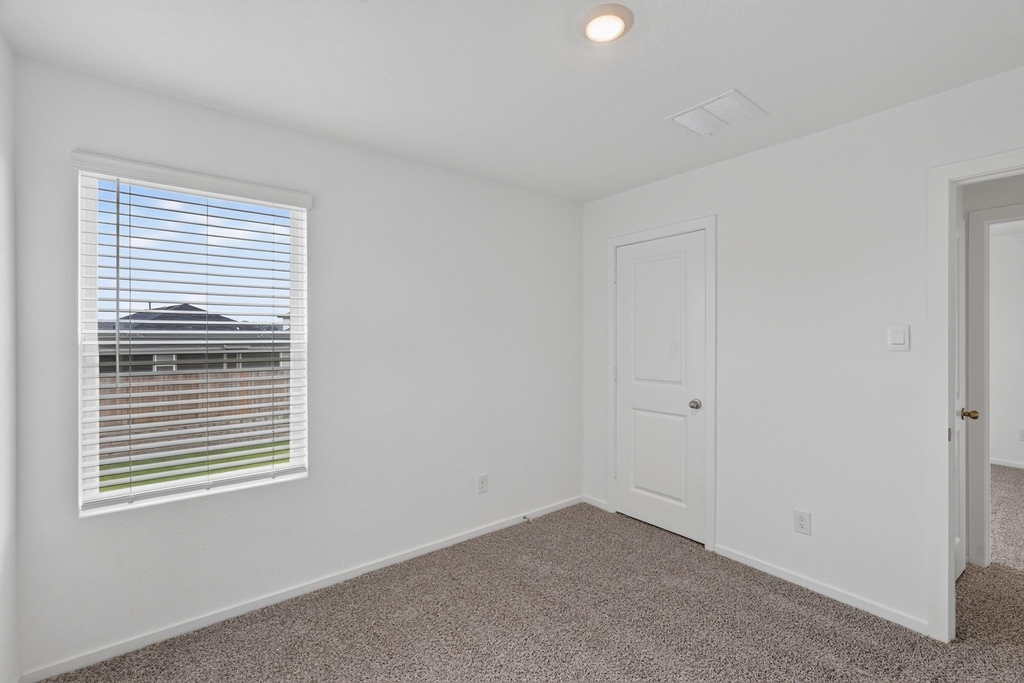 40818 Hawthorne Glades Street - Photo 34