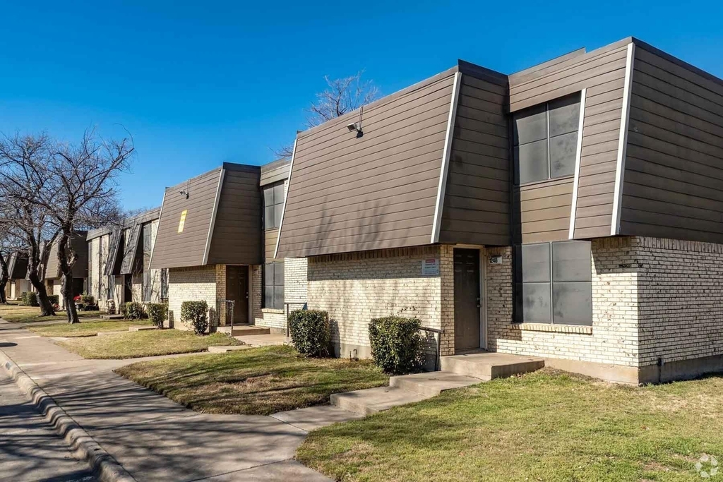 11349 Newkirk Street - Photo 1