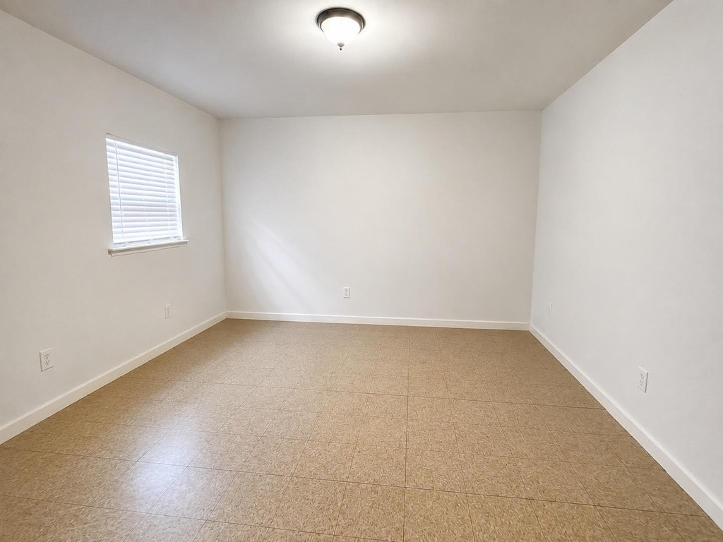 2204 Hutchins Street - Photo 2
