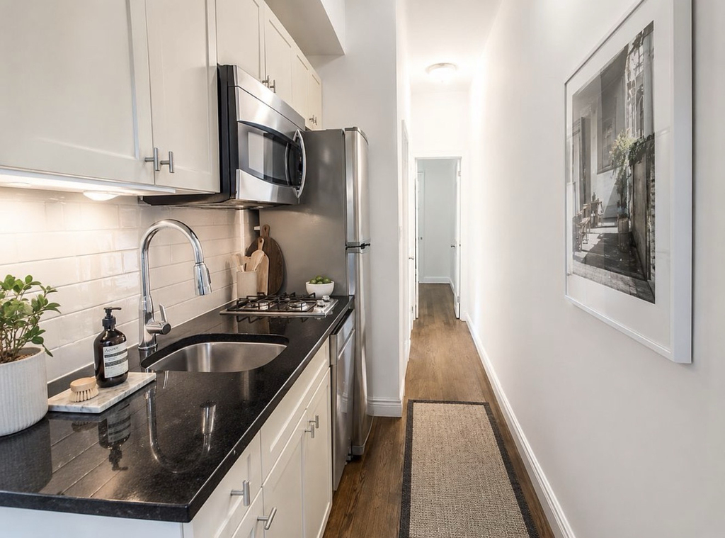  East 10th Street - Photo 1