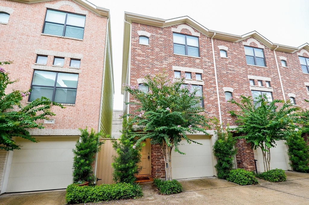 11315 S Main Street - Photo 0