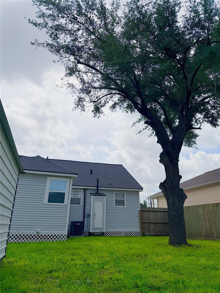 5003 Terry Street - Photo 2