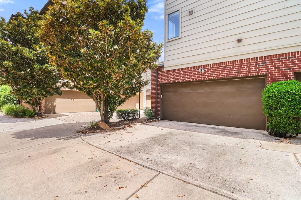 1922 Winter Street - Photo 2