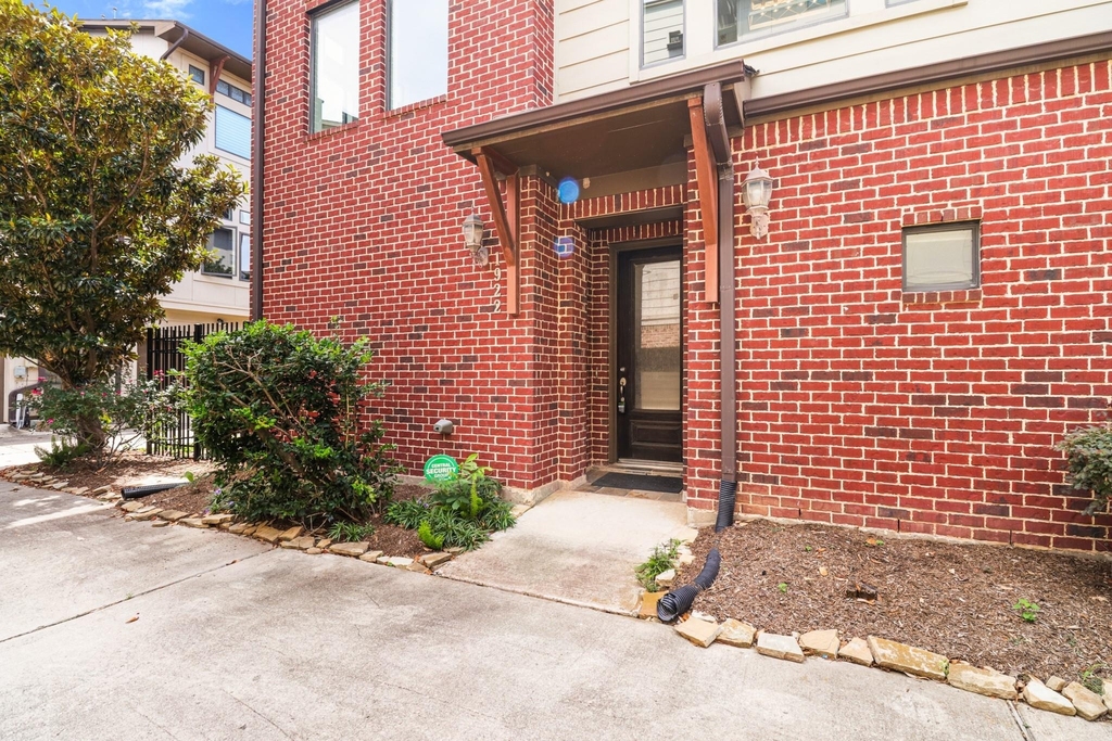 1922 Winter Street - Photo 1