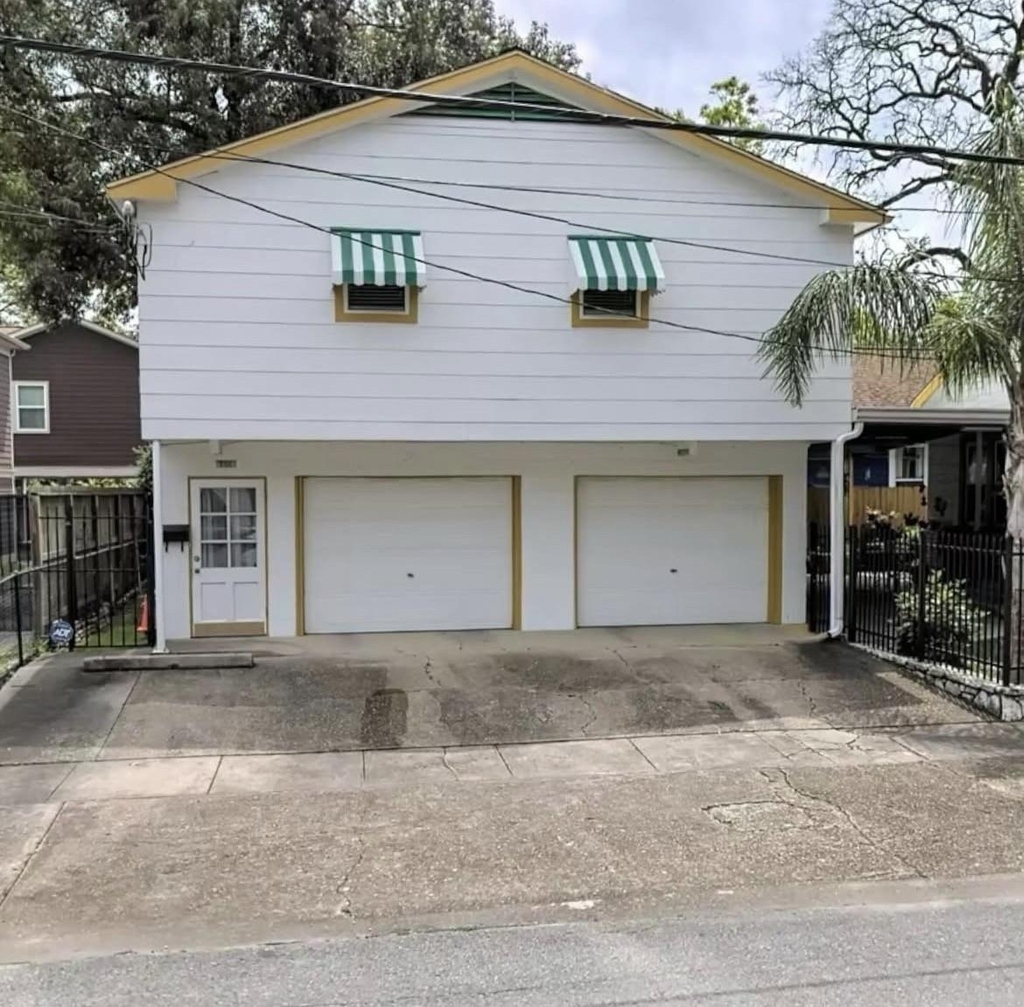 2448 White Oak Drive - Photo 0