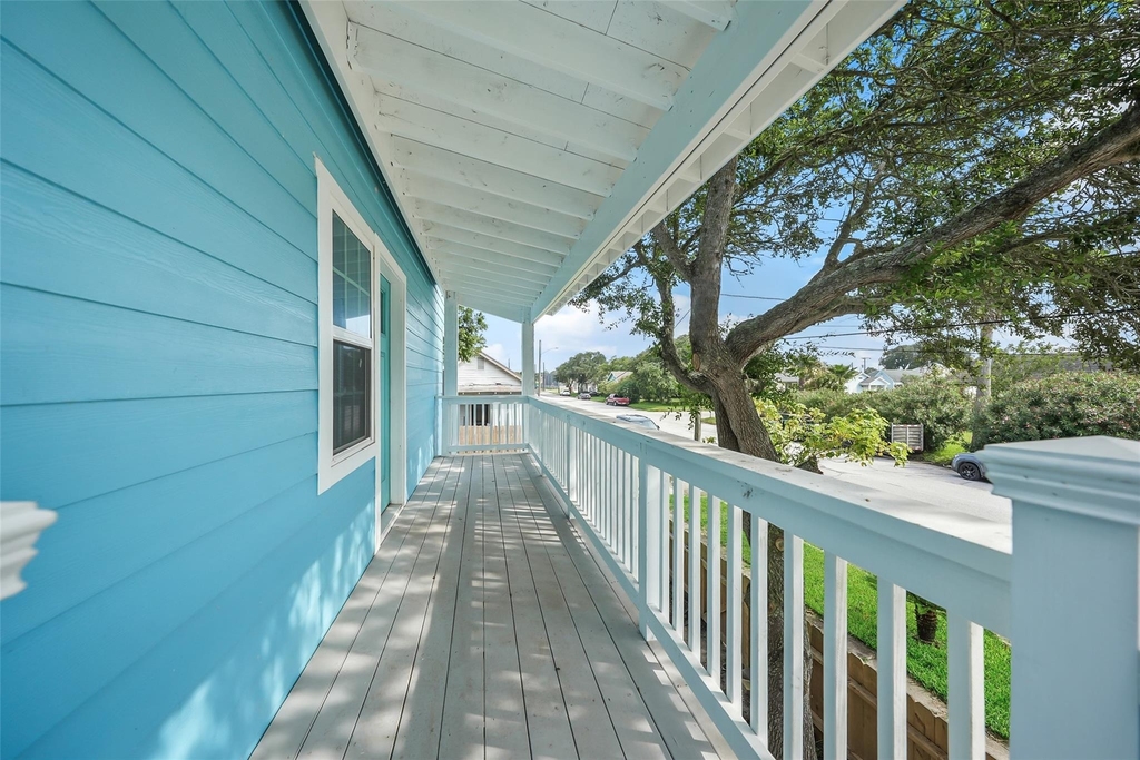 2222 44th Street - Photo 2