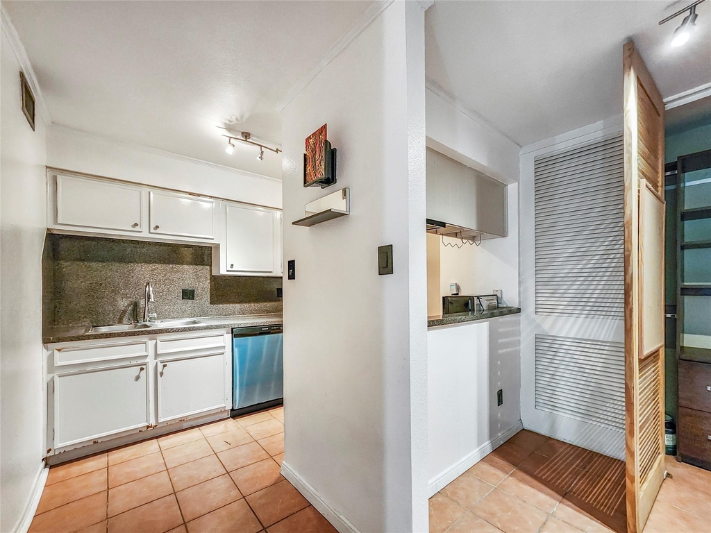 3131 Cummins Street - Photo 5