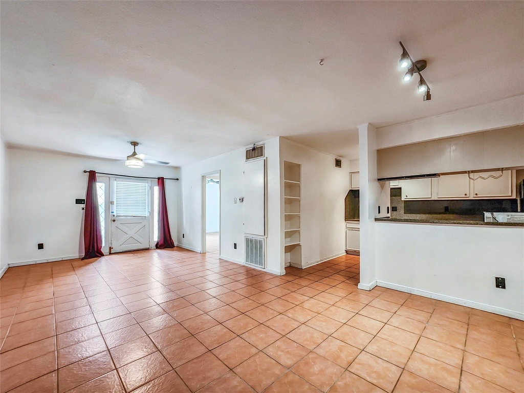 3131 Cummins Street - Photo 2