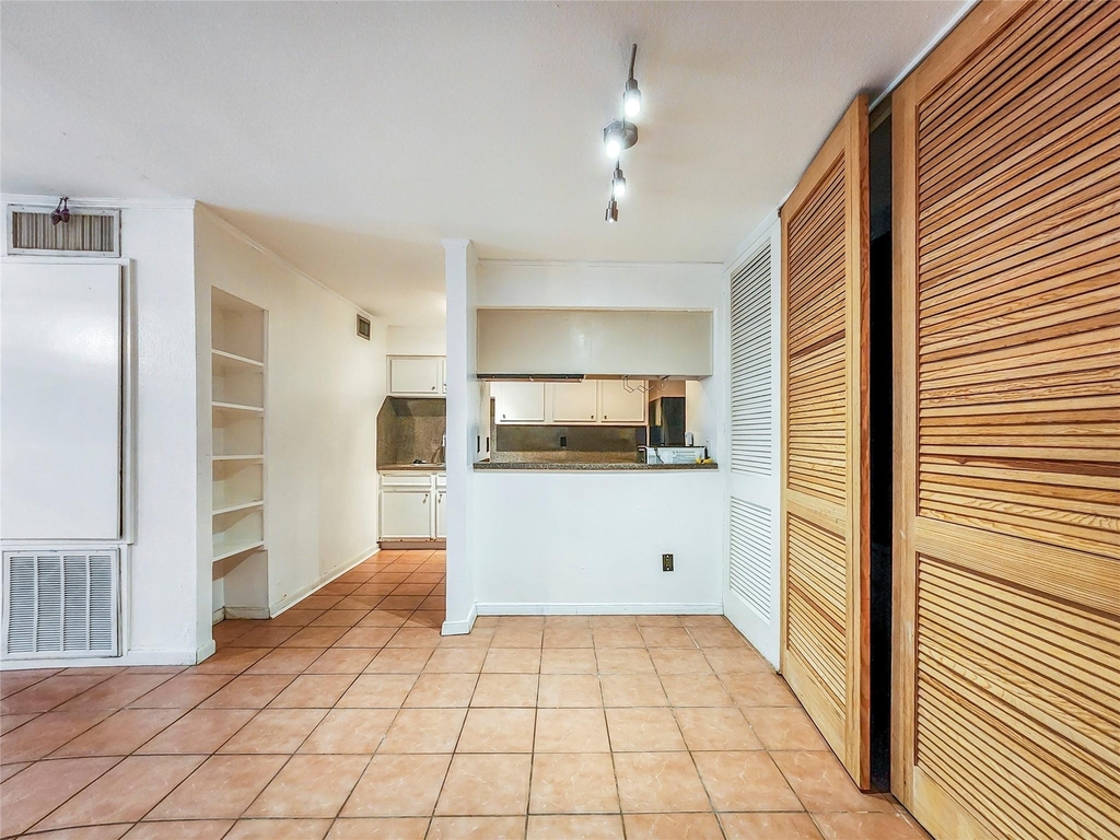 3131 Cummins Street - Photo 0