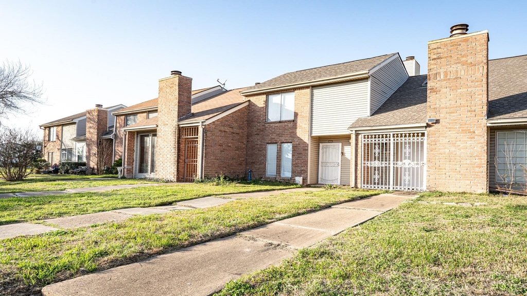 10920 Village Bend Lane - Photo 2