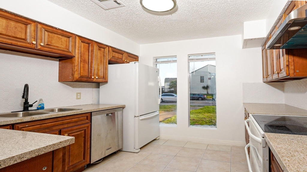 10920 Village Bend Lane - Photo 4