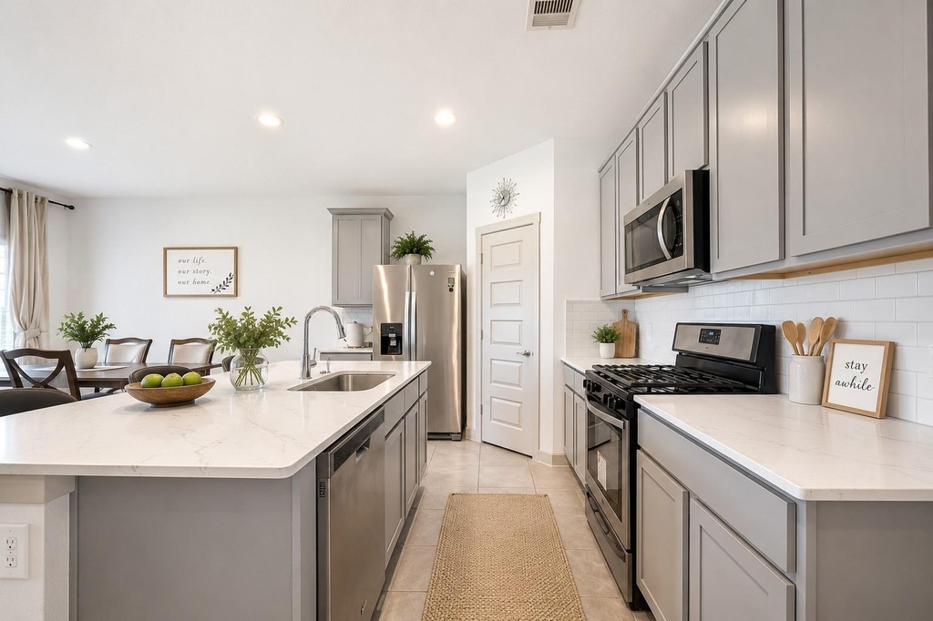 28923 Yukon River Court - Photo 1