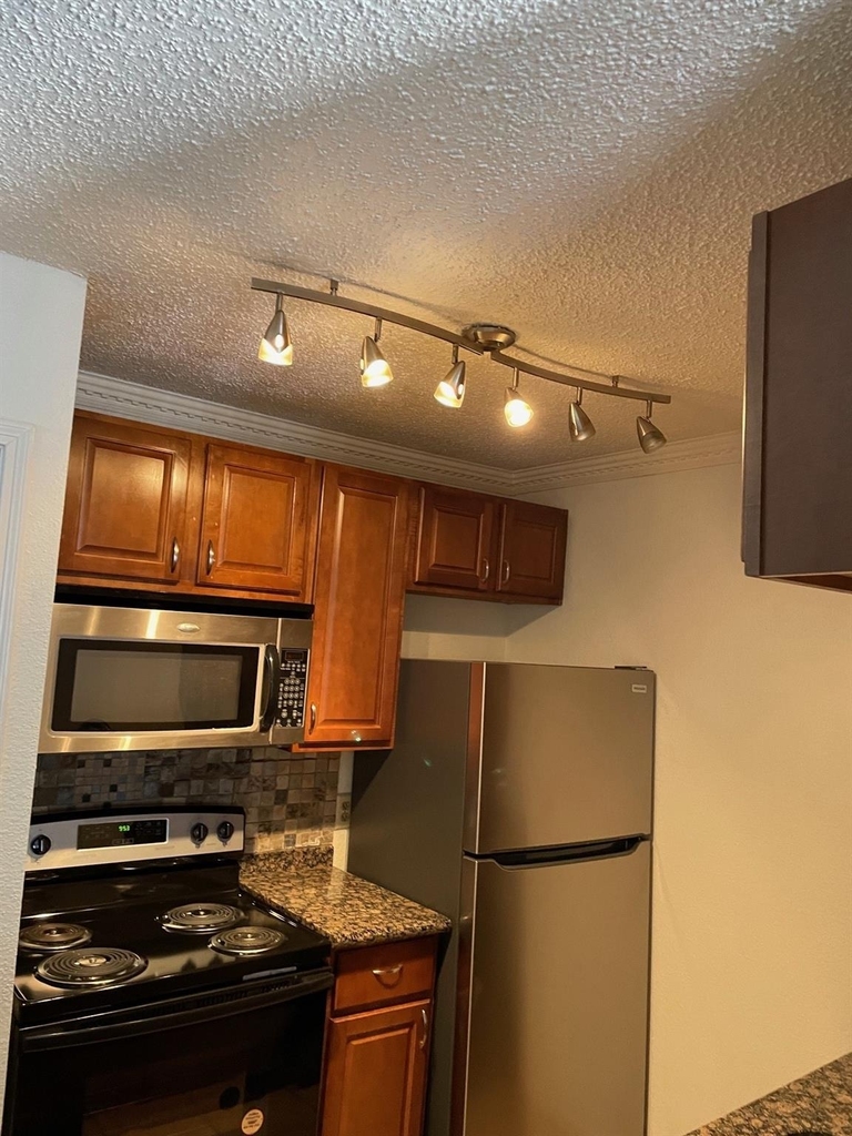 2121 Hepburn Street - Photo 20