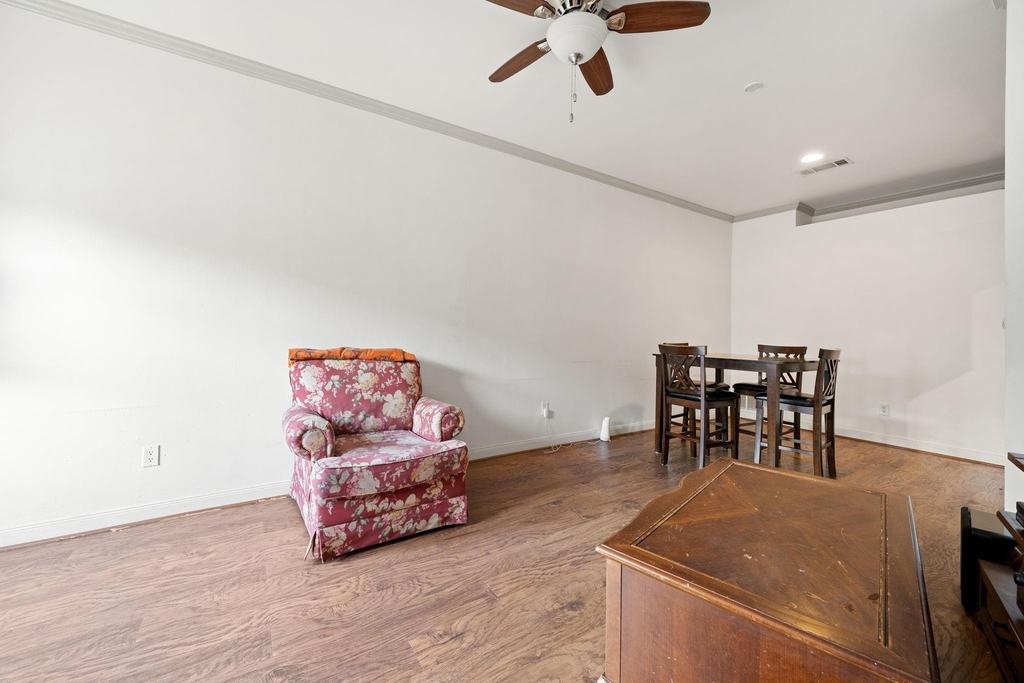 612 Fargo Street - Photo 9