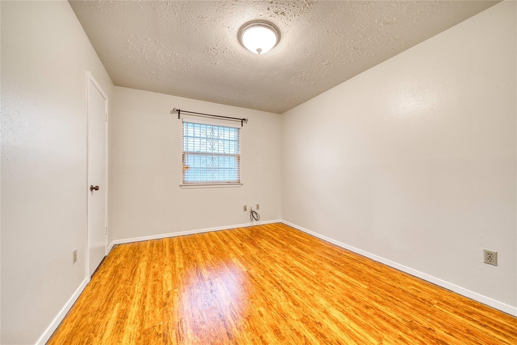7811 Westbank Avenue - Photo 23