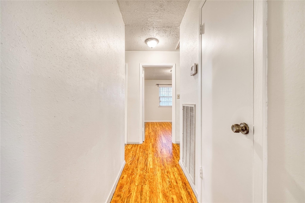 7811 Westbank Avenue - Photo 17
