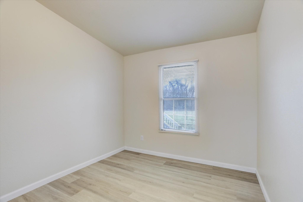 5806 South Highway 35 - Photo 7
