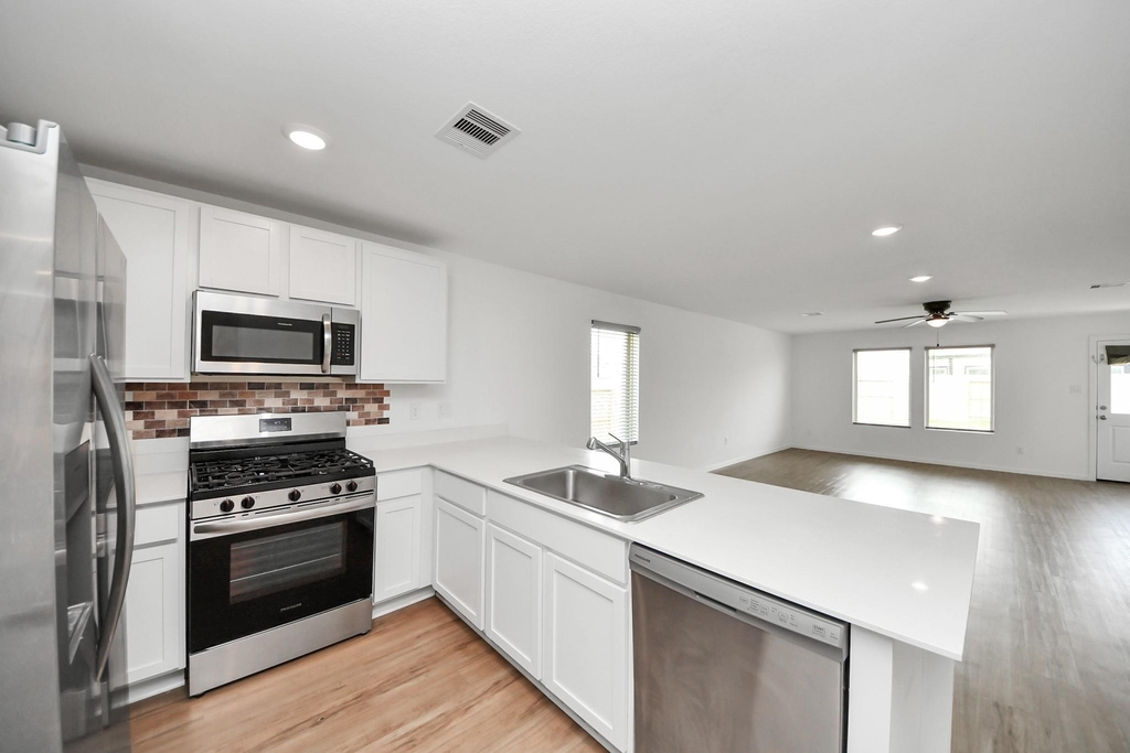 1607 Red Oak Drive - Photo 4