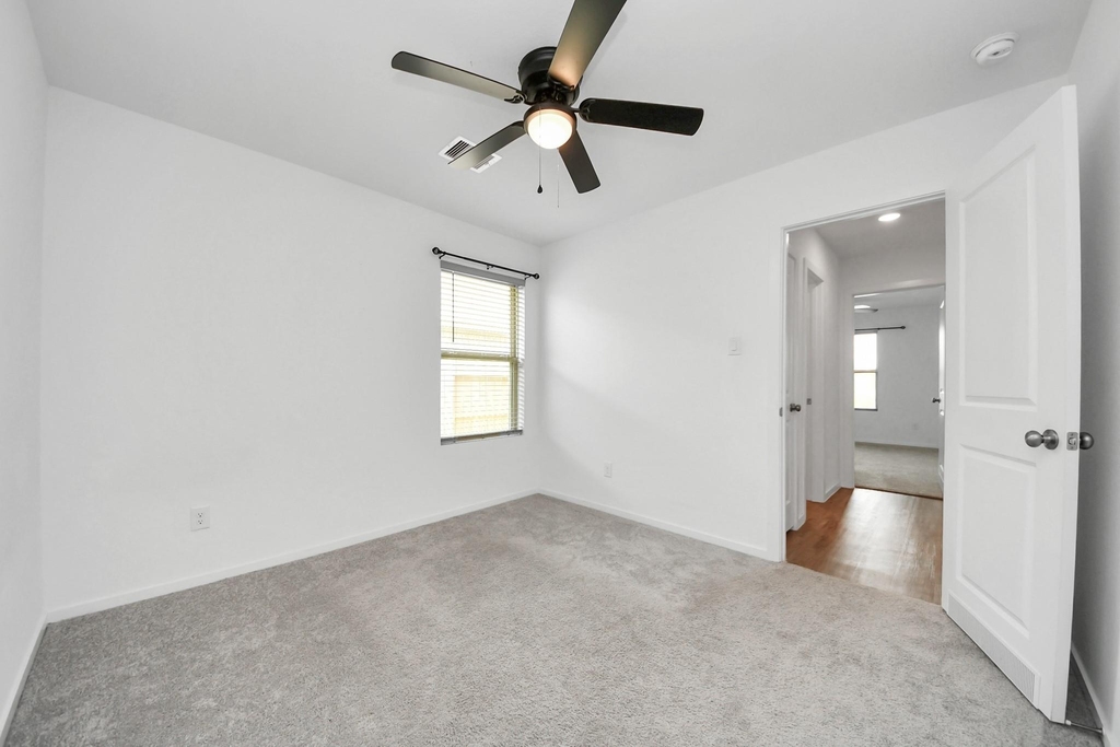 1607 Red Oak Drive - Photo 8