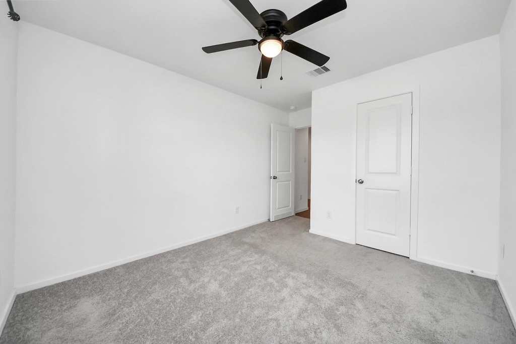 1607 Red Oak Drive - Photo 13
