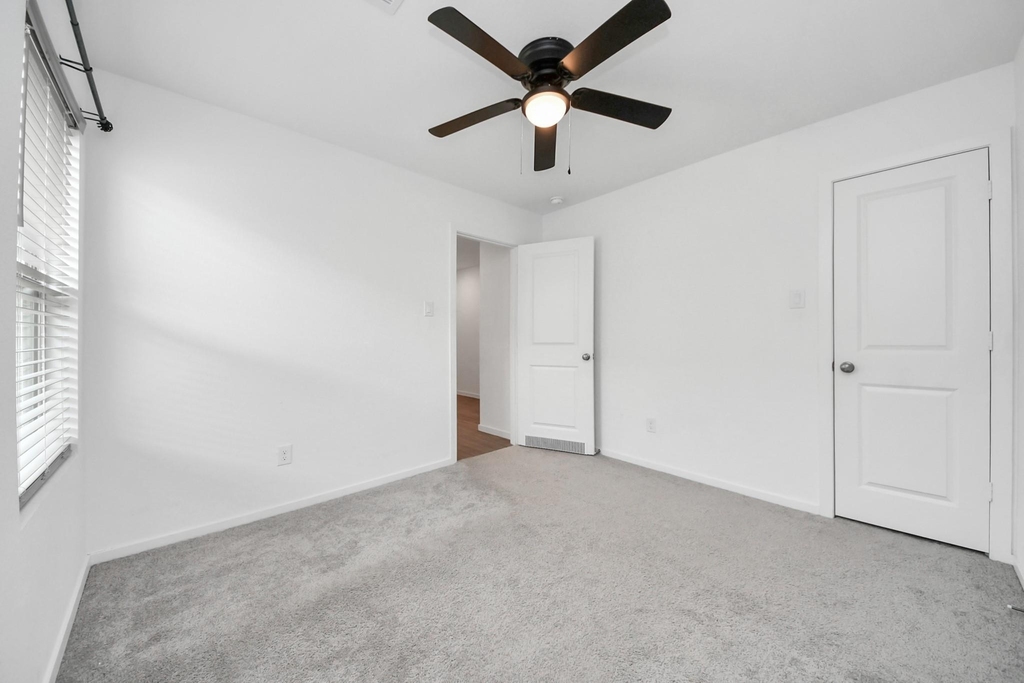 1607 Red Oak Drive - Photo 9