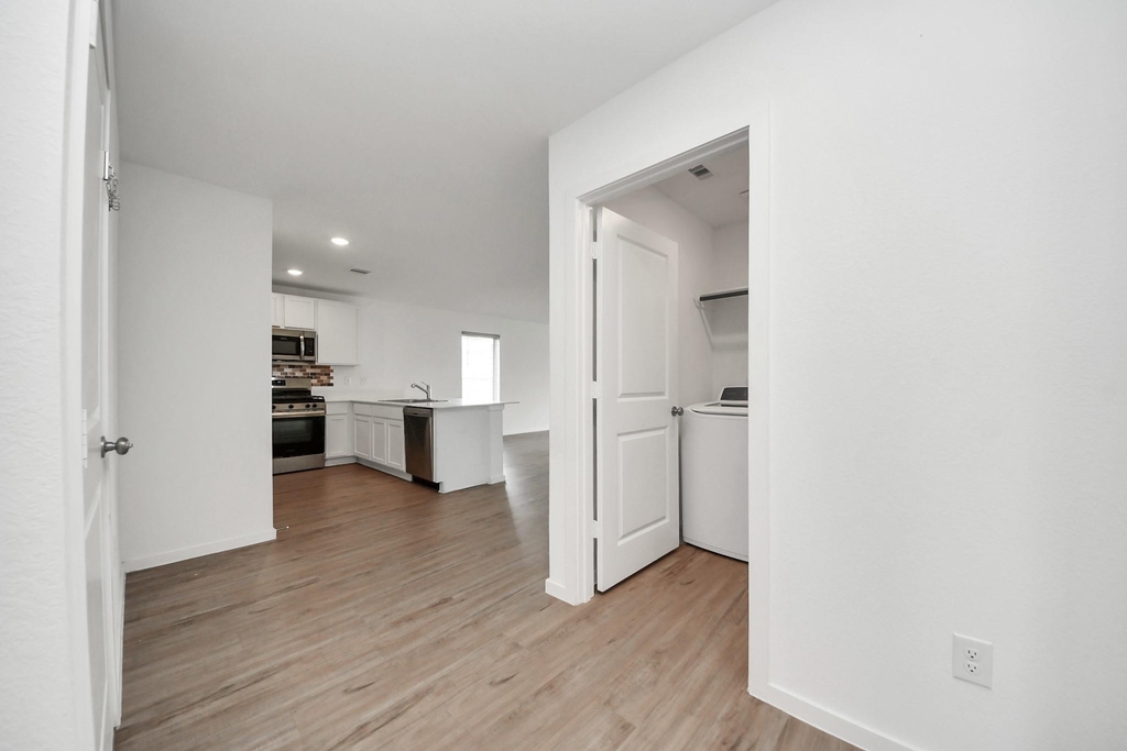 1607 Red Oak Drive - Photo 1