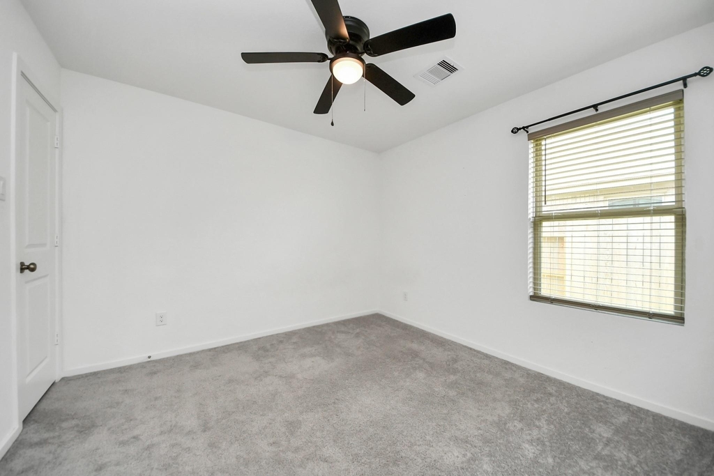 1607 Red Oak Drive - Photo 7