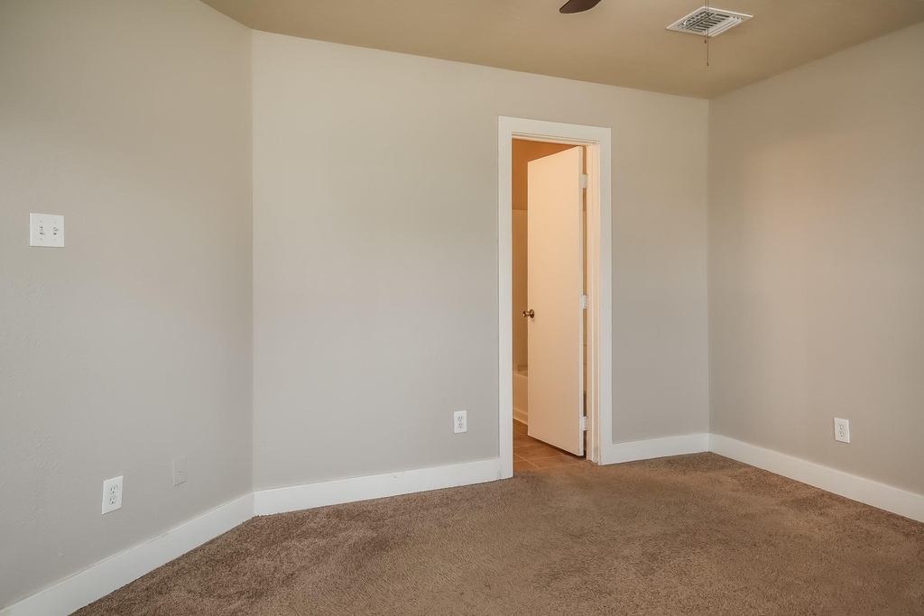 7431 Leightonfield Court - Photo 8