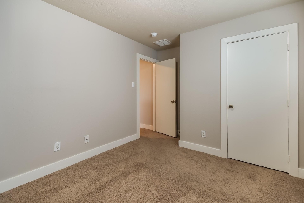 7431 Leightonfield Court - Photo 10
