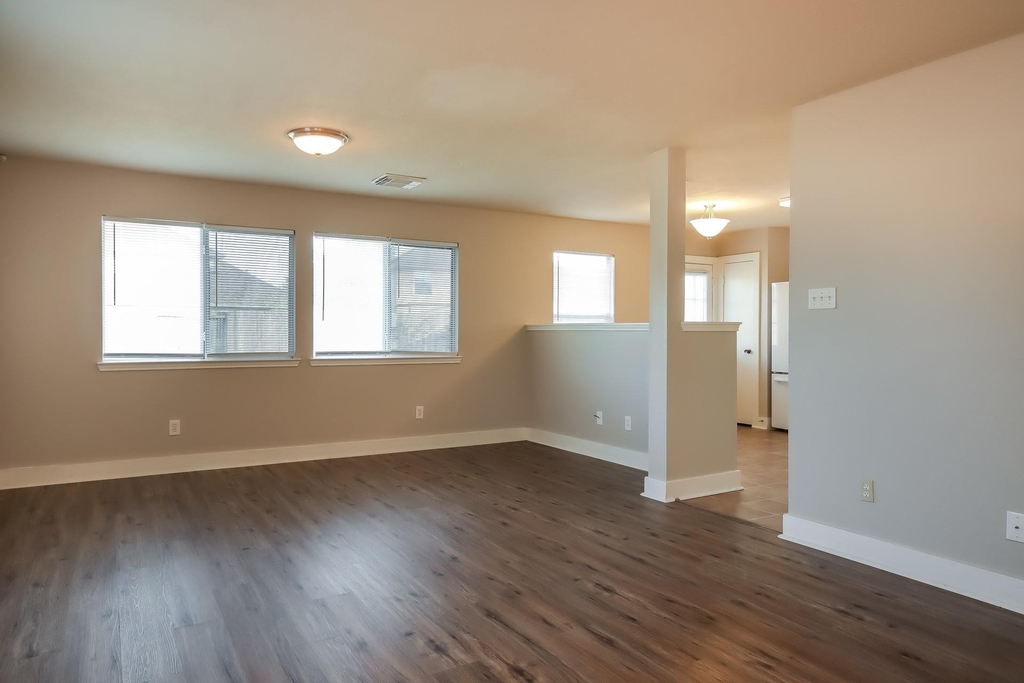 7431 Leightonfield Court - Photo 4