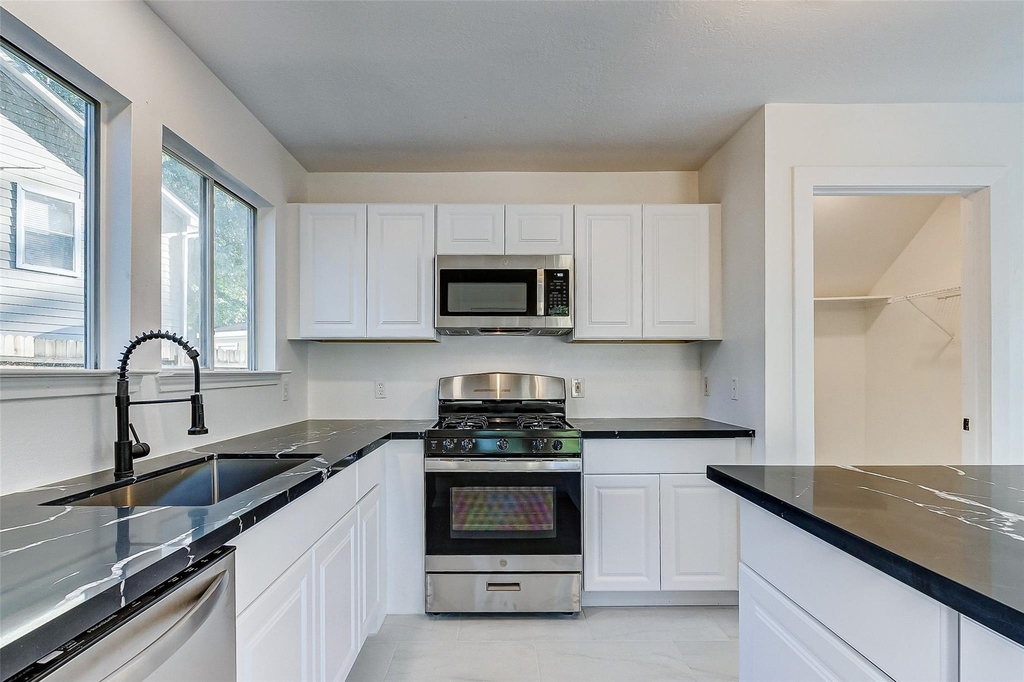 21892 Silver Oak Court - Photo 16