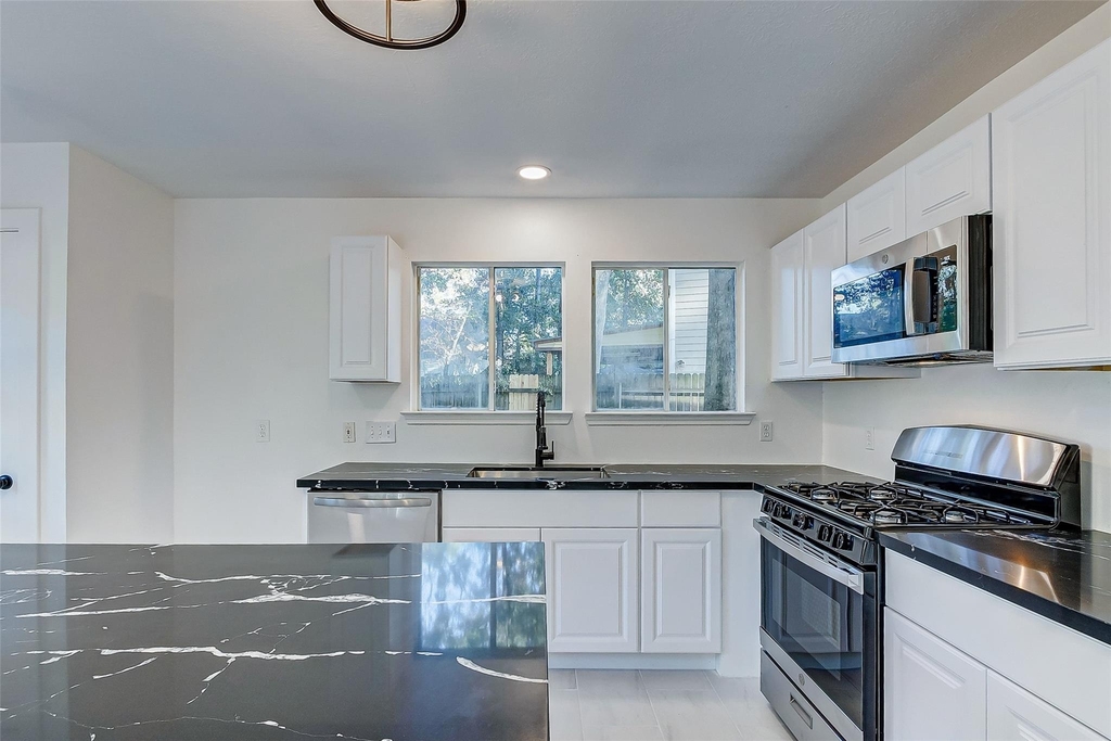 21892 Silver Oak Court - Photo 17