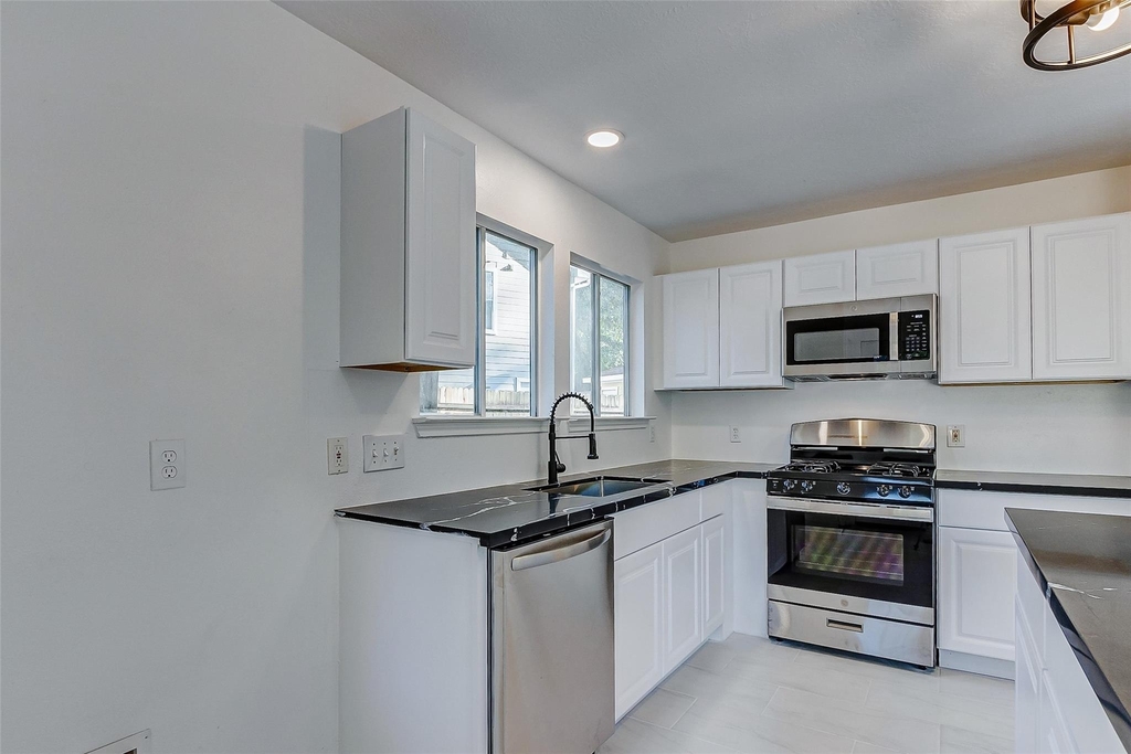 21892 Silver Oak Court - Photo 15