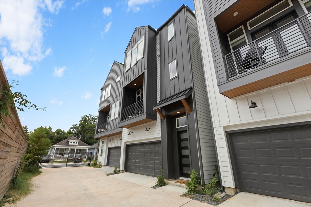 1410 Milby Street - Photo 1