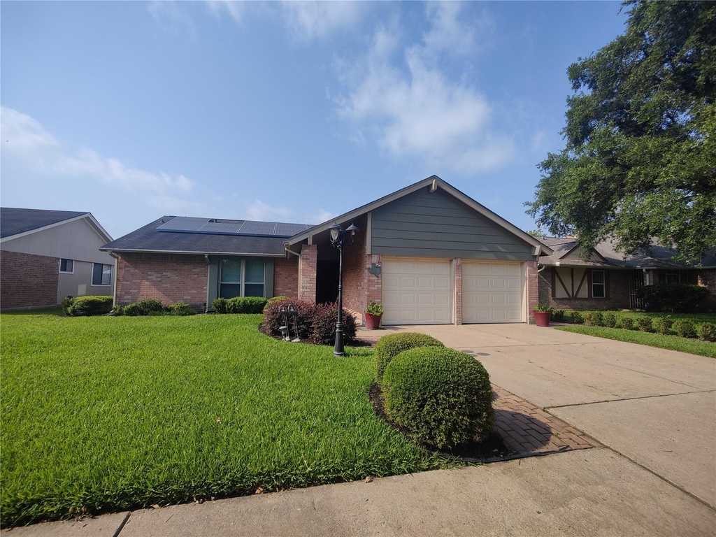 2715 Ashington Drive - Photo 0