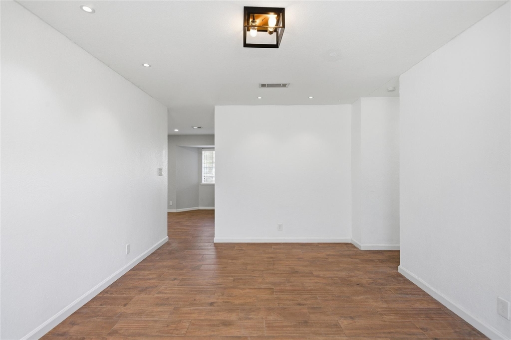 1704 Cherry Orchard Drive - Photo 2