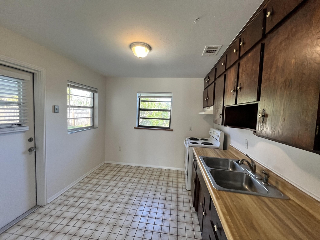2244 Shelby Drive - Photo 5