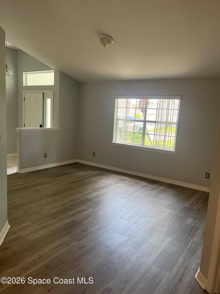 292 Carmel Drive N - Photo 3
