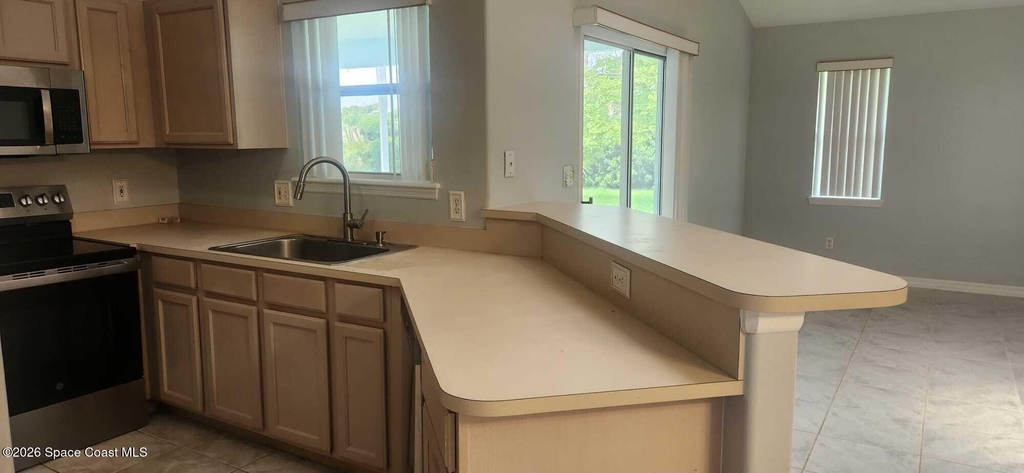 292 Carmel Drive N - Photo 10