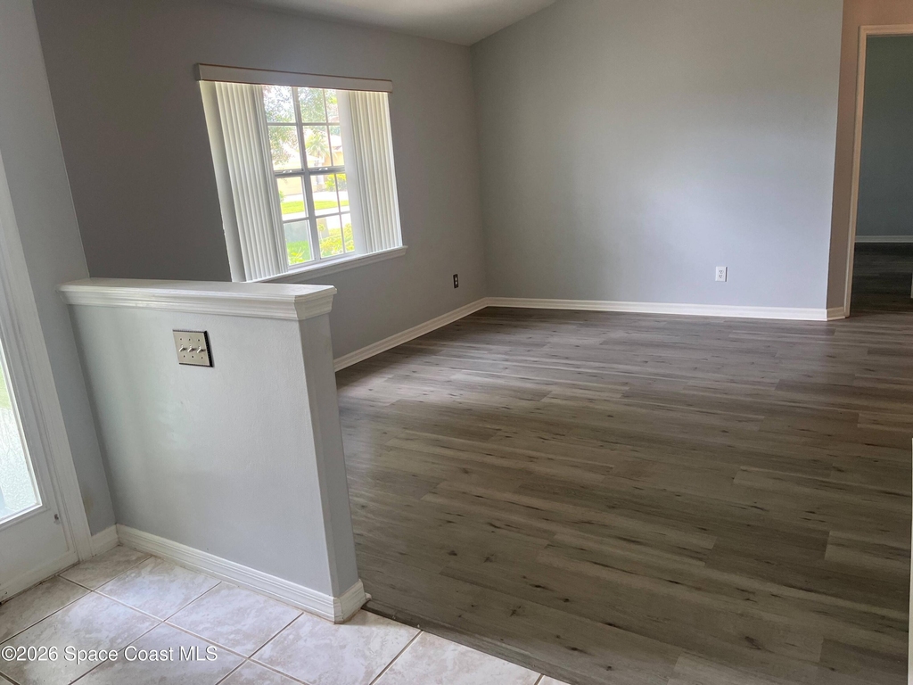 292 Carmel Drive N - Photo 2
