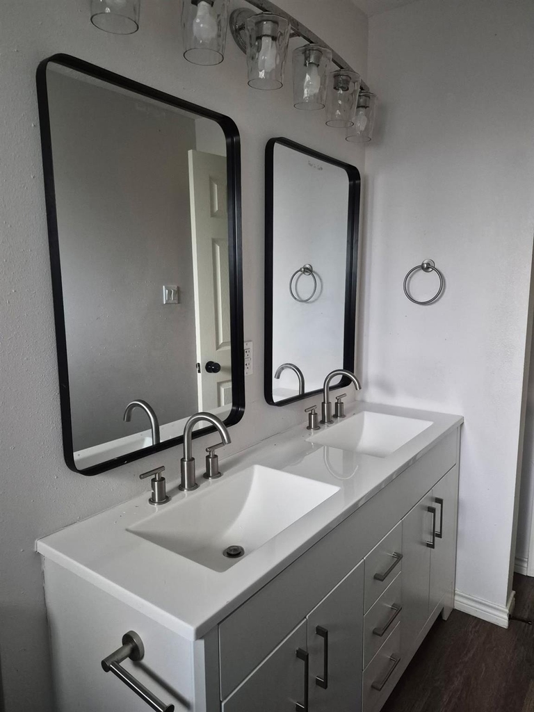 10915 Roandale Drive - Photo 6