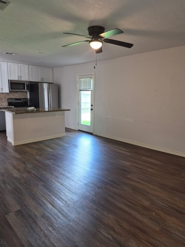 10915 Roandale Drive - Photo 1
