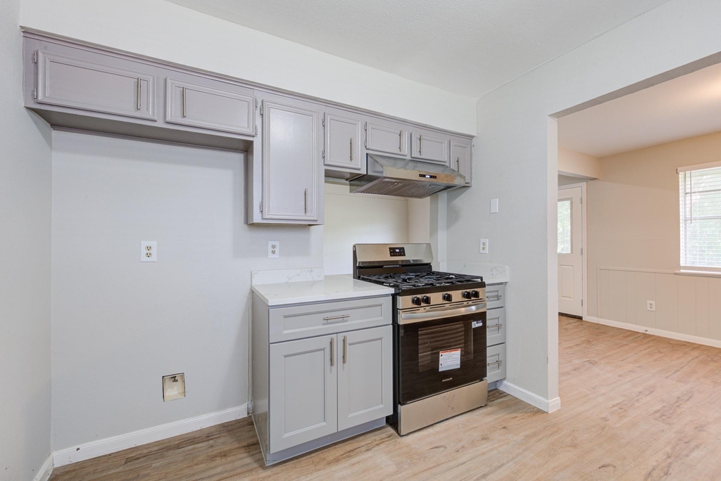 2035 Deerhurst Lane - Photo 8