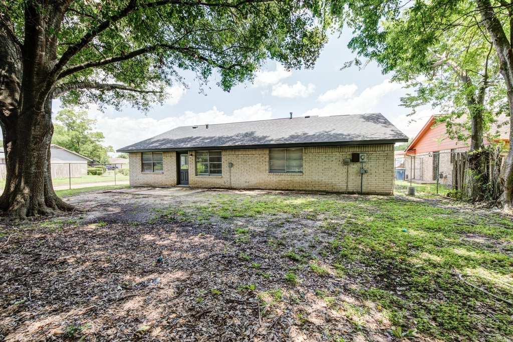 2035 Deerhurst Lane - Photo 18