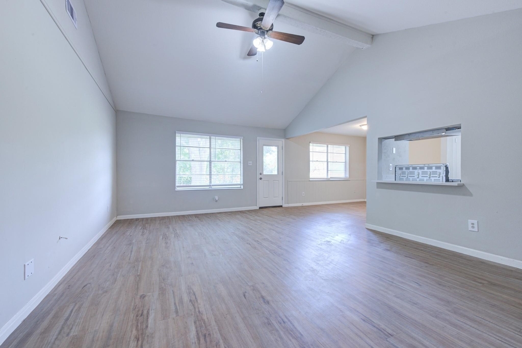 2035 Deerhurst Lane - Photo 3