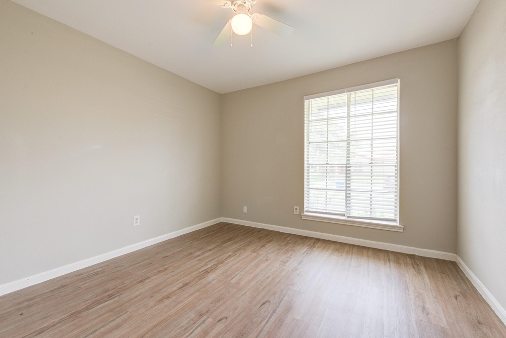 2035 Deerhurst Lane - Photo 13