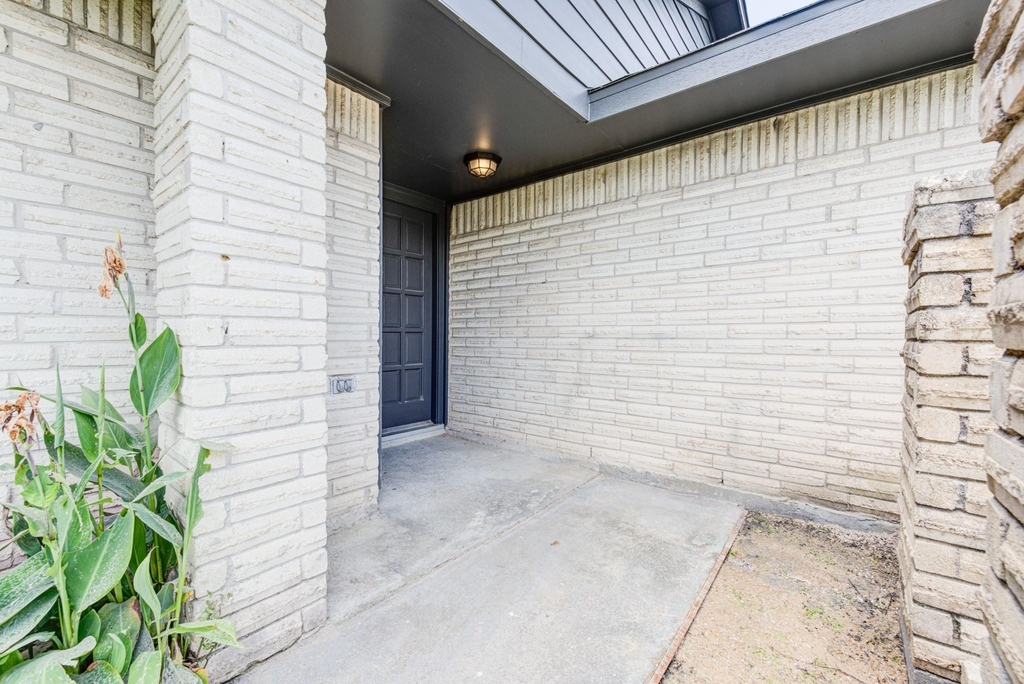 2035 Deerhurst Lane - Photo 1