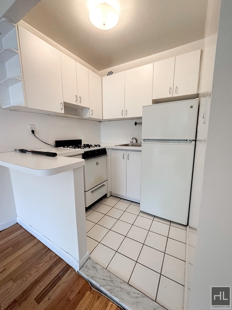 York Avenue - Photo 1