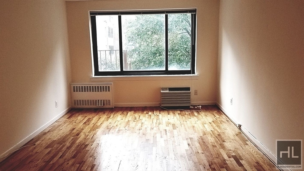 York Avenue - Photo 2