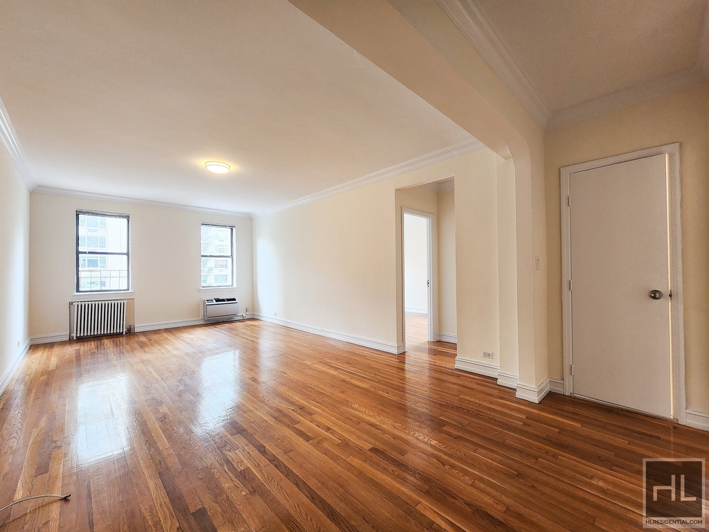 York Avenue - Photo 1